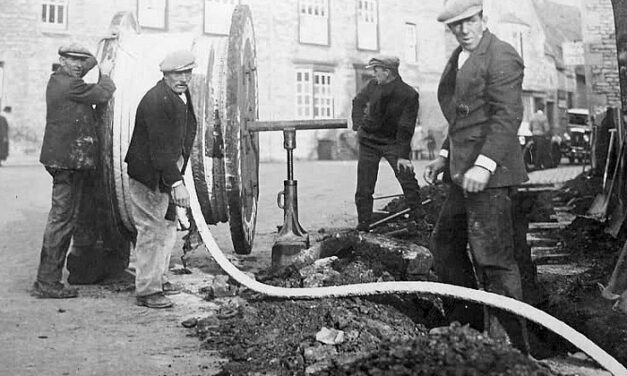 Workmen on West Street, Oundle 1930