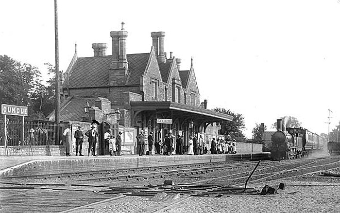 Oundle Station – early 1900s