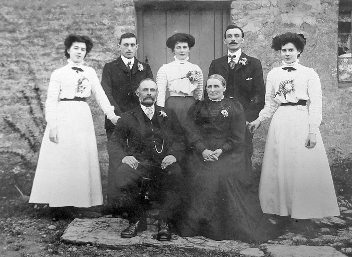 Victorian Oundle Family