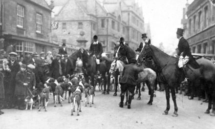 Hounds on New Street, Oundle