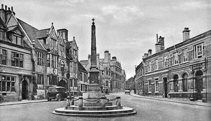 Oundle – War Memorial